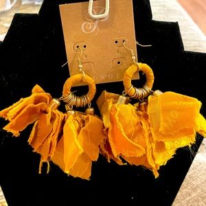 Plunder vintage earrings